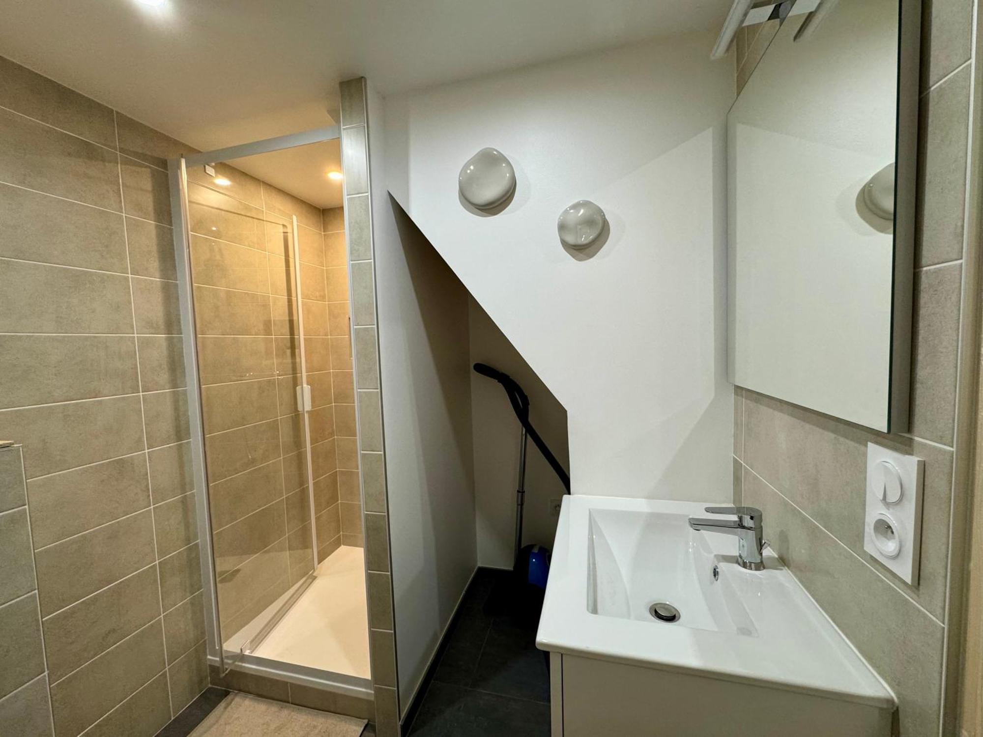 Suite Elias Villeurbanne Esterno foto
